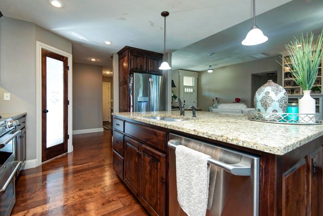 4604 E Kentbrook Drive, Springfield, MO 65802