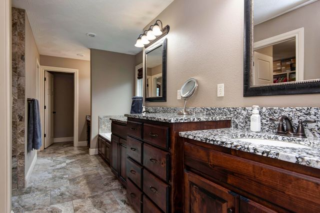 4604 E Kentbrook Drive, Springfield, MO 65802