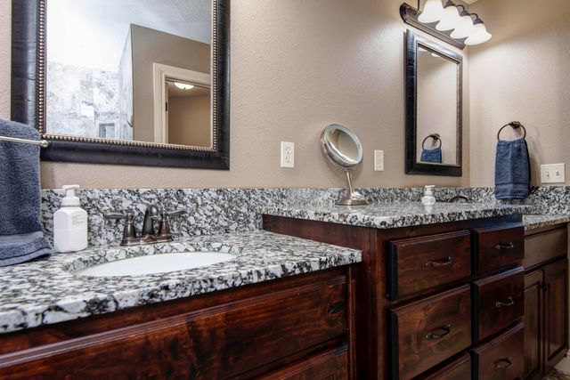 4604 E Kentbrook Drive, Springfield, MO 65802