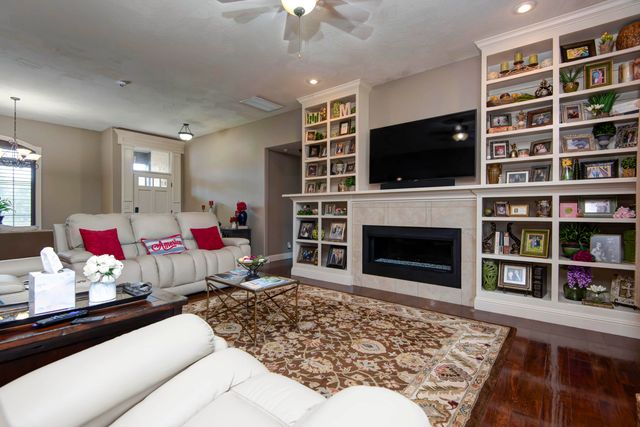 4604 E Kentbrook Drive, Springfield, MO 65802