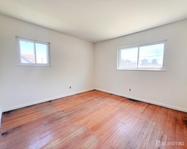 10 Charles Place, Pennsville, NJ 08070