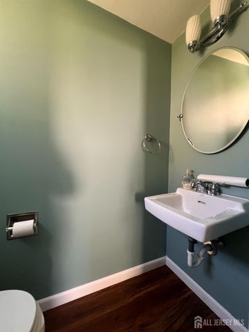10 Charles Place, Pennsville, NJ 08070