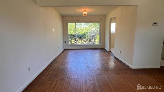 10 Charles Place, Pennsville, NJ 08070