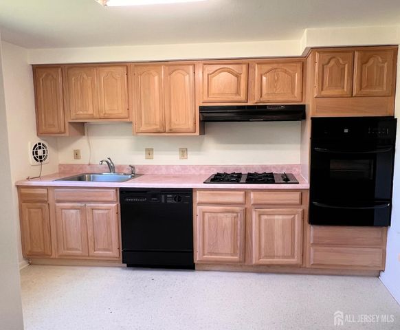 10 Charles Place, Pennsville, NJ 08070