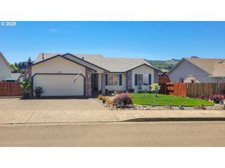1234 E FOURTH Ave, Sutherlin, OR 97479