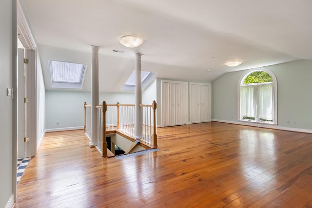105 Riverpoint Road, Signal Mountain, TN 37377