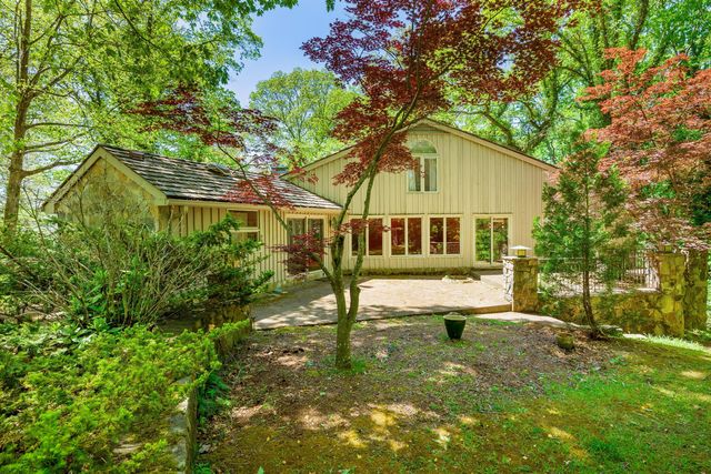 105 Riverpoint Road, Signal Mountain, TN 37377