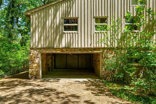105 Riverpoint Road, Signal Mountain, TN 37377