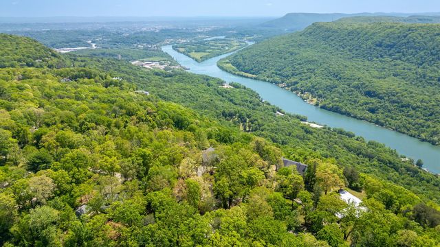 105 Riverpoint Road, Signal Mountain, TN 37377