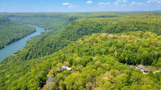 105 Riverpoint Road, Signal Mountain, TN 37377