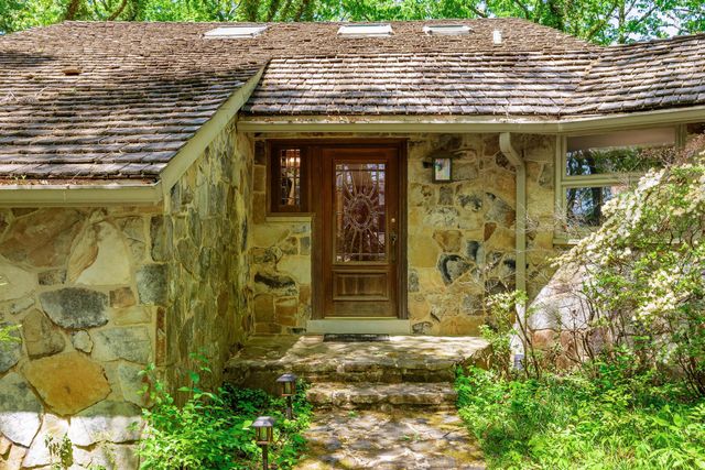 105 Riverpoint Road, Signal Mountain, TN 37377