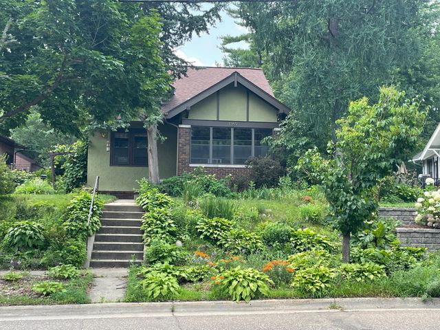 1369 Hamline Avenue N, Saint Paul, MN 55108