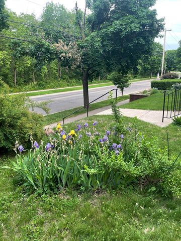 1369 Hamline Avenue N, Saint Paul, MN 55108