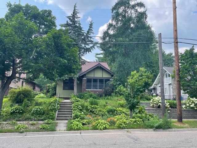 1369 Hamline Avenue N, Saint Paul, MN 55108