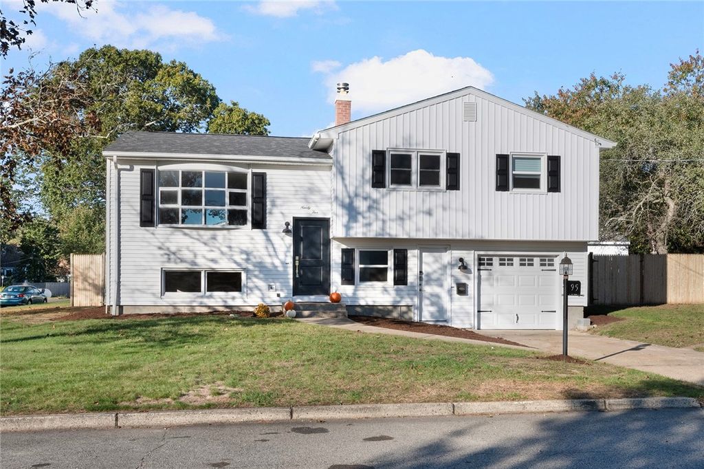 95 Kerri Lyn Road, Warwick, RI 02889