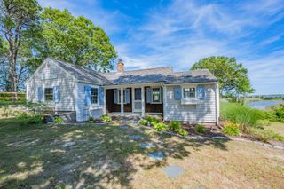 160 Marston Avenue 18, Hyannis Port, MA 02647