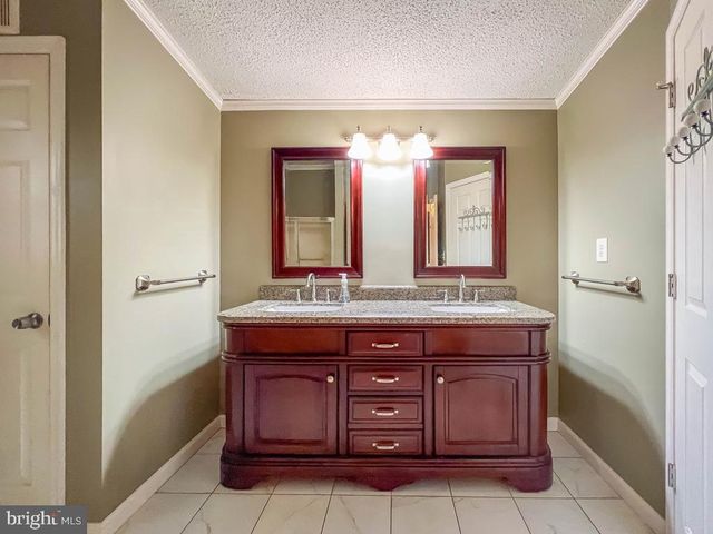 13 CLOVEDALE WAY, Souderton, PA 18964