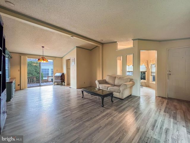 13 CLOVEDALE WAY, Souderton, PA 18964