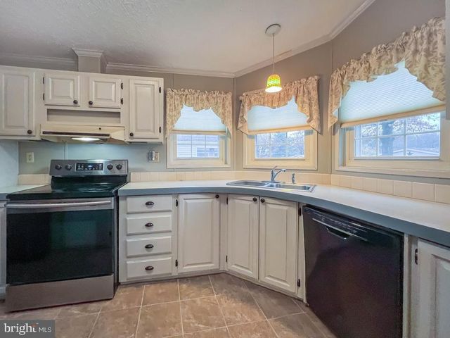 13 CLOVEDALE WAY, Souderton, PA 18964