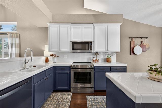 2873 E El Paso Avenue, Fresno, CA 93720