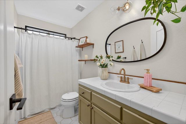 2873 E El Paso Avenue, Fresno, CA 93720