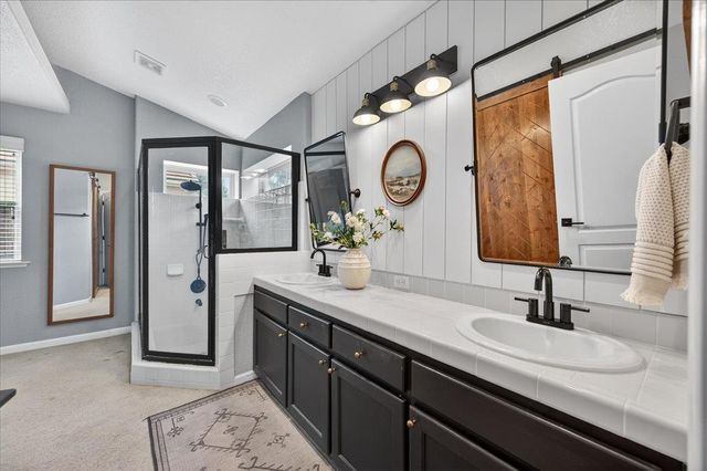 2873 E El Paso Avenue, Fresno, CA 93720