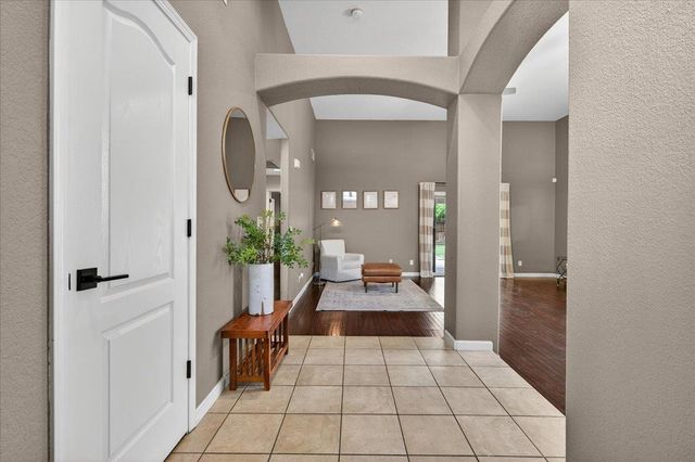 2873 E El Paso Avenue, Fresno, CA 93720