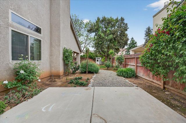 2873 E El Paso Avenue, Fresno, CA 93720