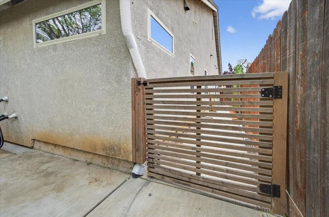 2873 E El Paso Avenue, Fresno, CA 93720