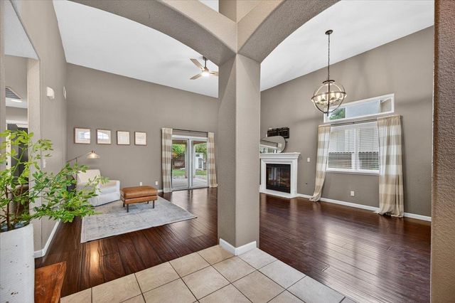 2873 E El Paso Avenue, Fresno, CA 93720