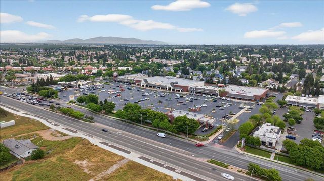 2873 E El Paso Avenue, Fresno, CA 93720