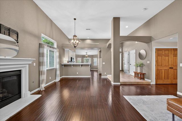 2873 E El Paso Avenue, Fresno, CA 93720