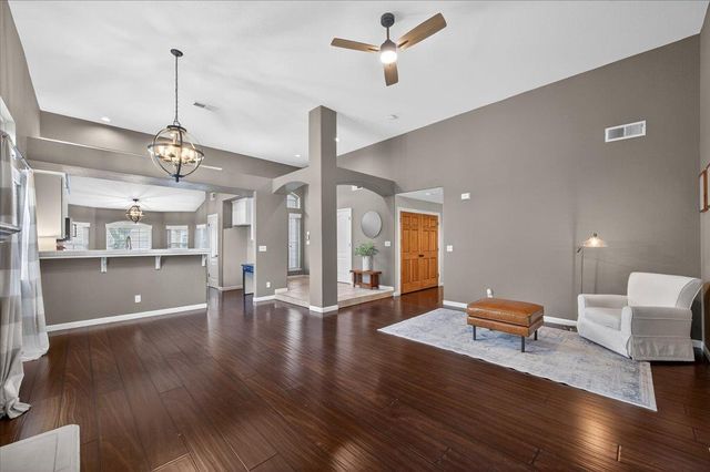 2873 E El Paso Avenue, Fresno, CA 93720