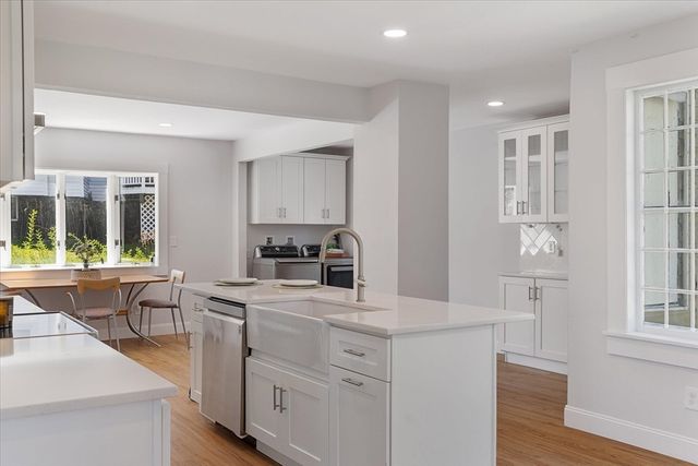 4 Chamberlain Pkwy, Worcester, MA 01602