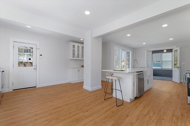 4 Chamberlain Pkwy, Worcester, MA 01602