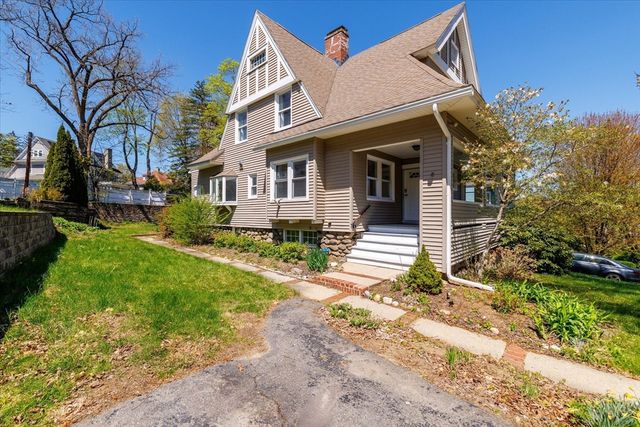 4 Chamberlain Pkwy, Worcester, MA 01602