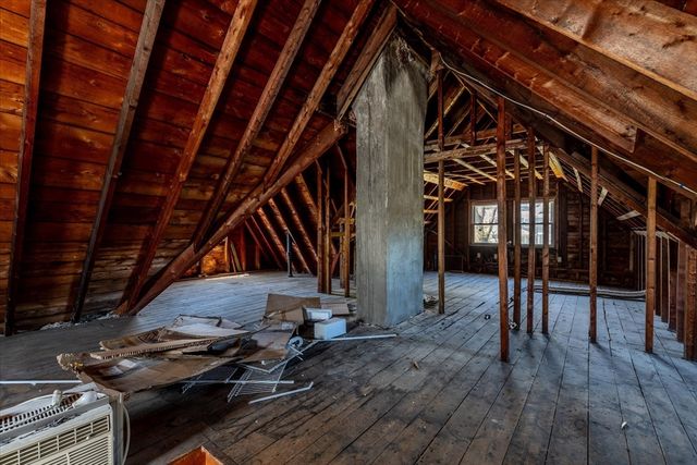 4 Chamberlain Pkwy, Worcester, MA 01602