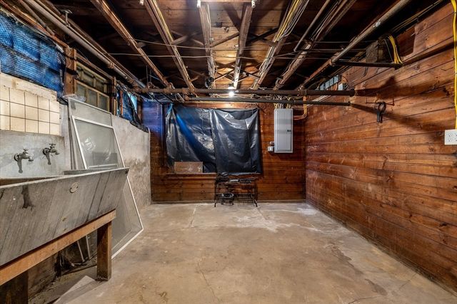 4 Chamberlain Pkwy, Worcester, MA 01602