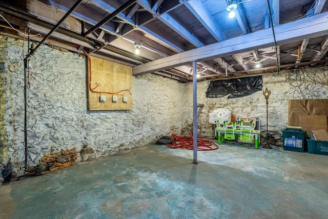 4 Chamberlain Pkwy, Worcester, MA 01602