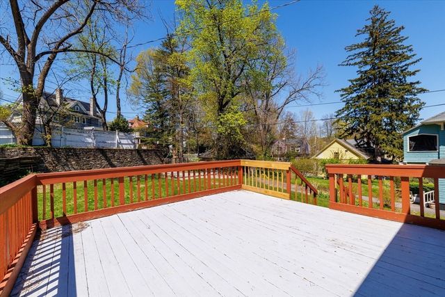 4 Chamberlain Pkwy, Worcester, MA 01602