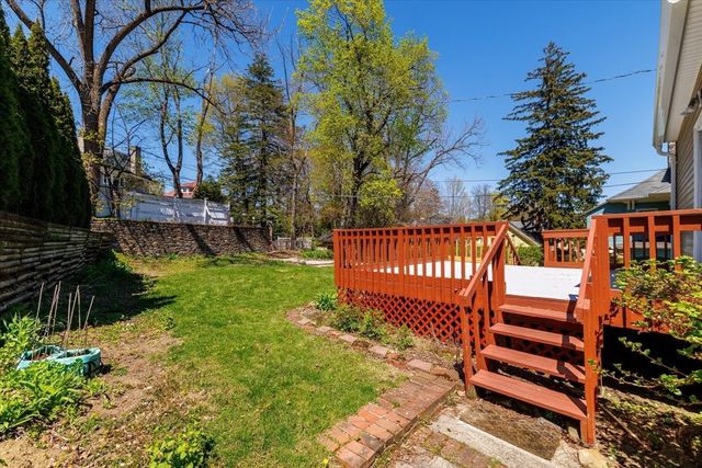 4 Chamberlain Pkwy, Worcester, MA 01602