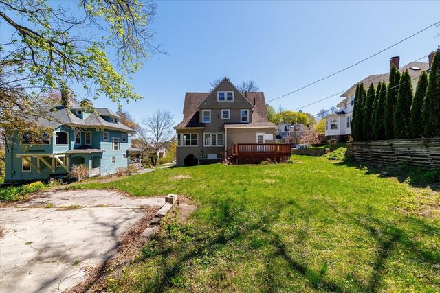 4 Chamberlain Pkwy, Worcester, MA 01602