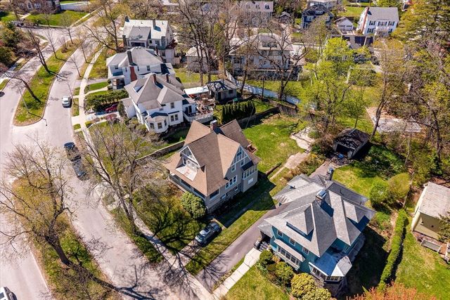 4 Chamberlain Pkwy, Worcester, MA 01602