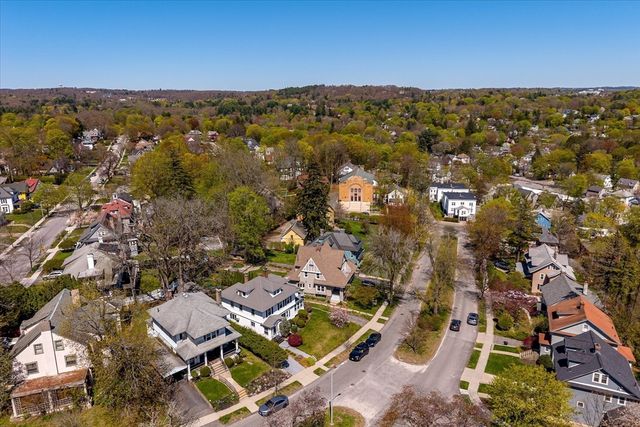 4 Chamberlain Pkwy, Worcester, MA 01602