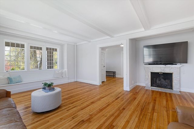 4 Chamberlain Pkwy, Worcester, MA 01602