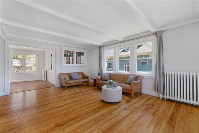 4 Chamberlain Pkwy, Worcester, MA 01602