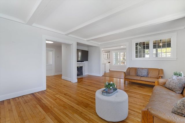 4 Chamberlain Pkwy, Worcester, MA 01602