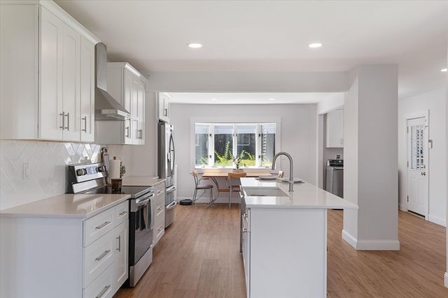 4 Chamberlain Pkwy, Worcester, MA 01602