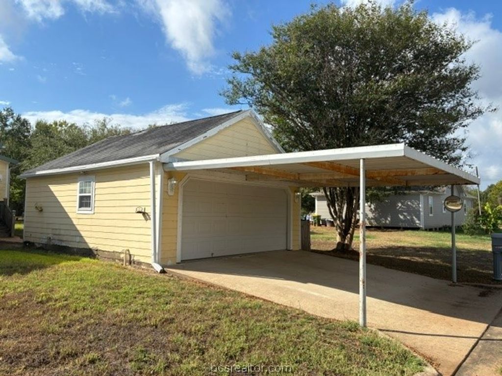 301 Beech Street, Calvert, TX 77837 — photo 5