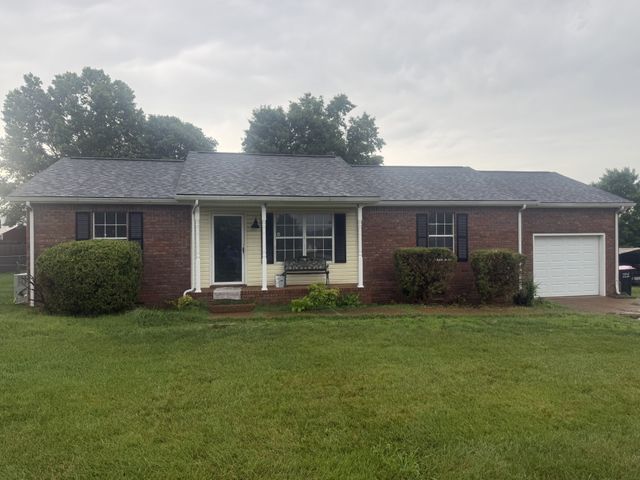 1002 Sunday Silence Dr, Greenbrier, TN 37073